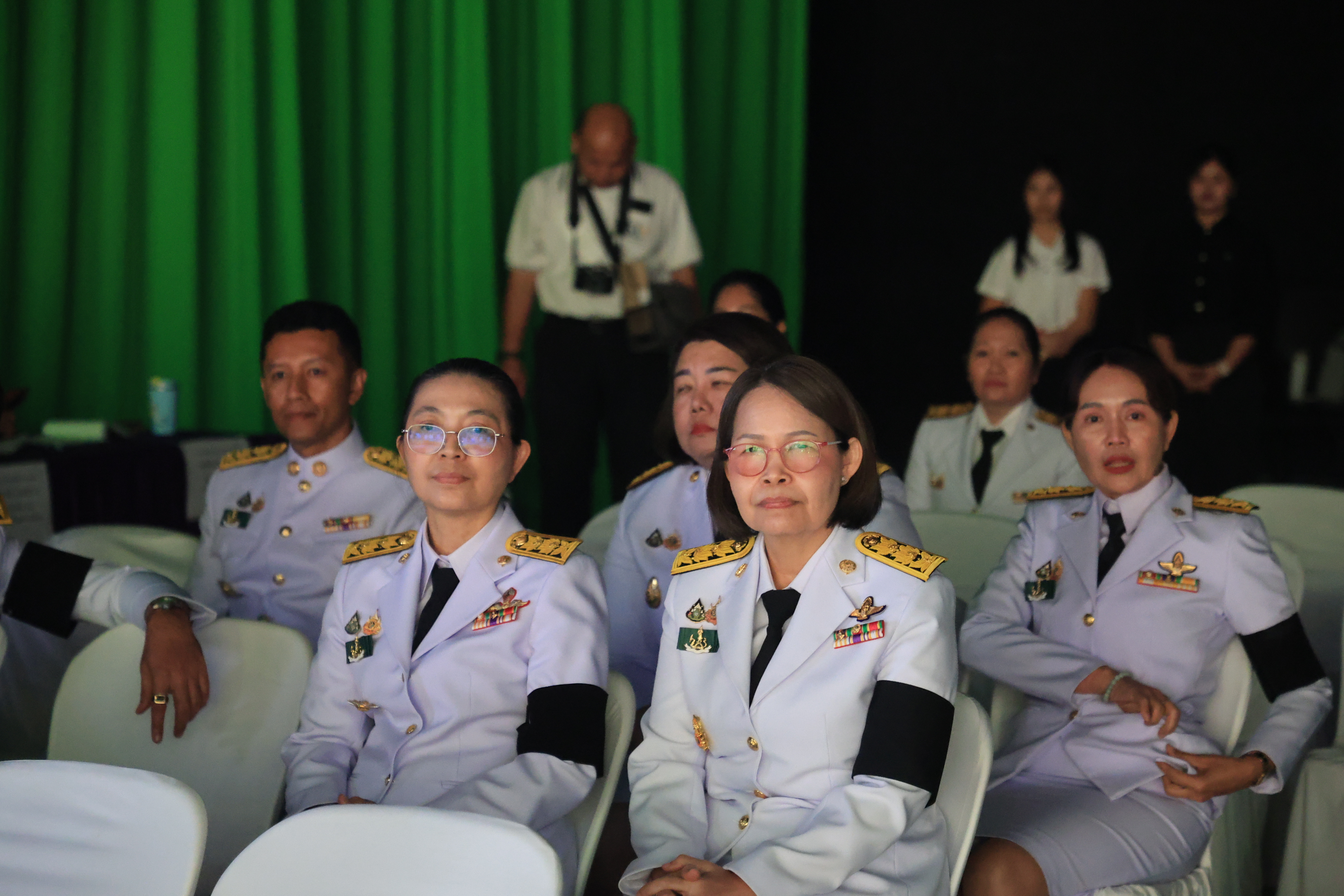 title - คณะผู้บริหาร ส.ป.ก. บันทึกเทปถวายพระพรชัยมงคล เนื่องในโอกาสมหามงคลเฉลิมพระชนมพรรษา 74 พรรษา พระบาทสมเด็จพระปรเมนทรรามาธิบดีศรีสินทร มหาวชิราลงกรณ พระวชิรเกล้าเจ้าอยู่หัว